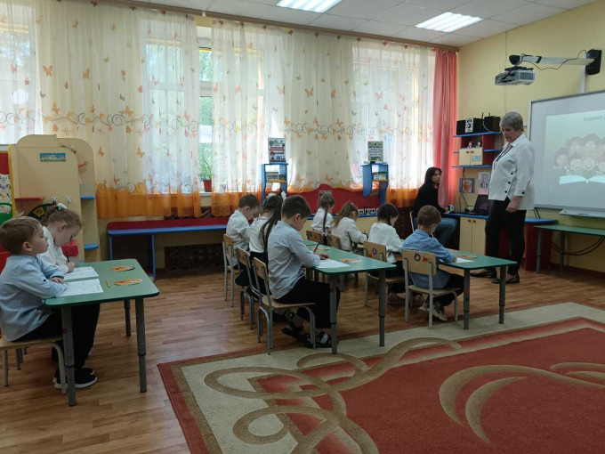 Сегодня к нам в гости на занятие кружка "Дошколенок" приходили учителя начальных классов СОШ № 18 Сегодня к нам в гости на занятие кружка "Дошколенок" приходили учителя начальных классов СОШ № 18.